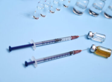 —Pngtree—two syringes and real textured_1333775